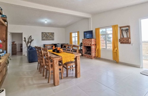 Queretaro House | Family cabin for 10 + Campfires, BBQ & WiFi