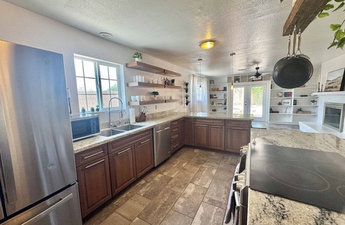 Yuma House | Family-Friendly 3BR house in Prime Location-near hospital – PETS STAY FREE
