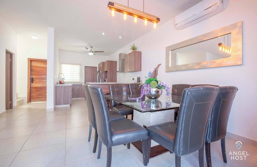 La Paz House | Family-Friendly House in Gated Community with Communal Pool