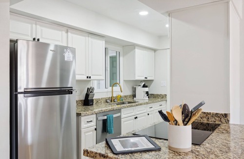 Tempe House | Family Friendly Retreat | Pool & Putting Green
