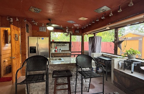 Weslaco House | Family home w/Outdoor Dining
