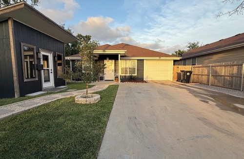 Weslaco House | Family home w/Outdoor Dining