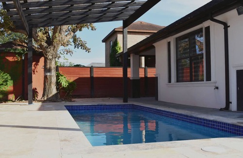 McAllen House | Family Luxury Home With Pool in Mcallen Near by Hospitals and Stores