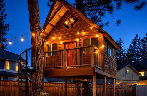 Post Falls House | Family Retreat | Treehouse + Game Room | Near Silverwood