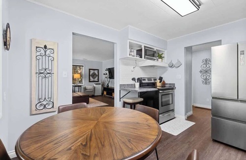 Garden District House | Family retreat walk to lake with bikes and games