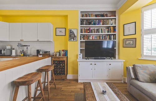 Turnham Green Apartment | Fantastic 1BDR Flat in Chiswick w Spacious Garden