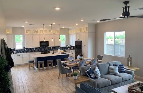 Peoria House | Farmhouse @ P83 Peoria - Baseball,Golf,Shopping, Dining