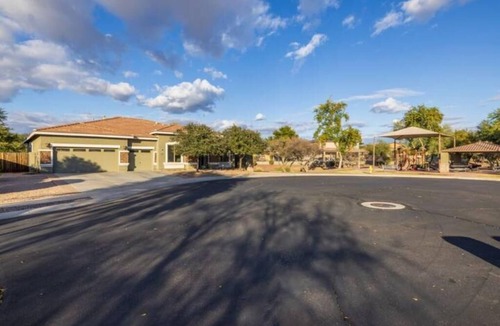 Cobblefield House | FAVORITE Desert Retreat, minutes to STATE FARM STADIUM & DOGERS Spring Training
