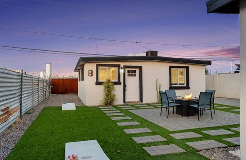 Evans Churchill Apartment | Featherlight Cottage with BBQ and Hot Tub in Downtown Phoenix