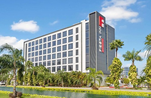 Cancun Hotel | Fiesta Inn Express Cancún Cumbres