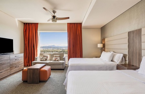Silao Hotel | Fiesta Inn Suites Aeropuerto del Bajío