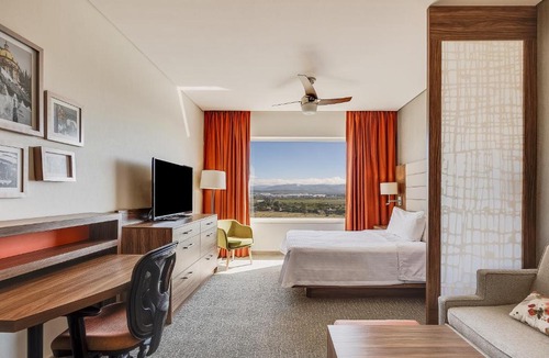 Silao Hotel | Fiesta Inn Suites Aeropuerto del Bajío