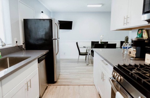 NoHo Arts District Villa | FIFA World Cup: NEWLY RENOVATED 2-BEDROOM TOWNHOUSE WITH PRIVATE ROOFTOP DECK REMODELED IN 2022 (p30)