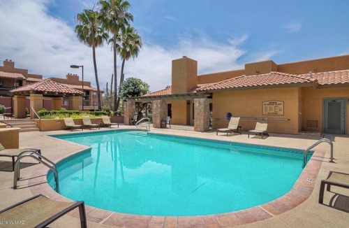 Tucson Condo | Foothills 2-bedroom condo in welcoming Tucson with AC and fitness room