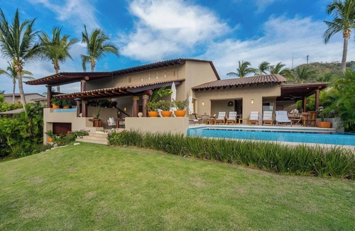 Punta de Mita House | Four Seasons Villa Teulu Punta Mita– Hotel Services, Golf & Beachclubs (by vrmex.homes)