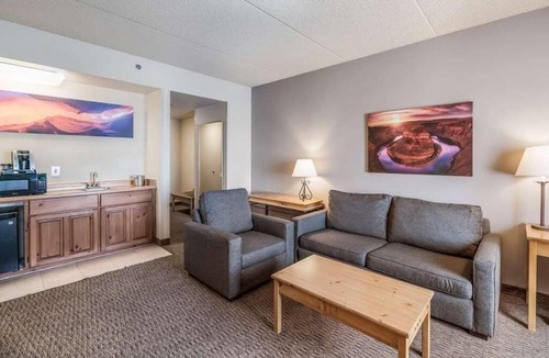 Palm Valley Hotel | FREE Breakfast at Red Lion Inn & Suites Goodyear Phoenix! Near Goodyear Ballpark