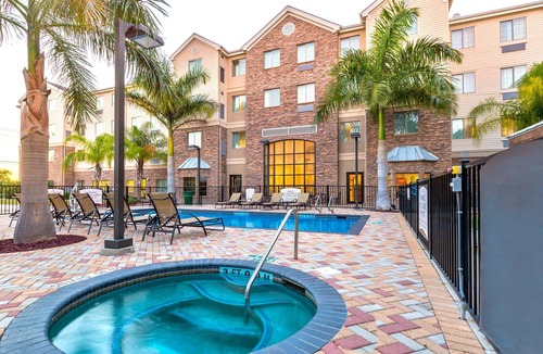 McAllen Condo | Free Breakfast. Outdoor Pool & Hot Tub. Quick Drive to the University of Texas Rio Grande Valley!