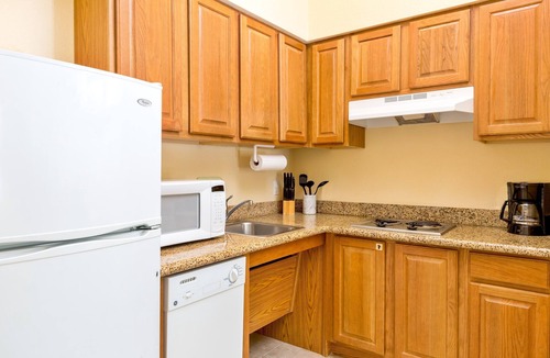 McAllen Condo | Free Breakfast. Outdoor Pool & Hot Tub. Great Location! Quick Drive to the University of Texas Rio Grande Valley