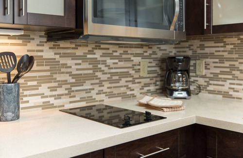 Corona Apartment | Free Breakfast. Pool & Hot Tub. Gym. Near Amazon!