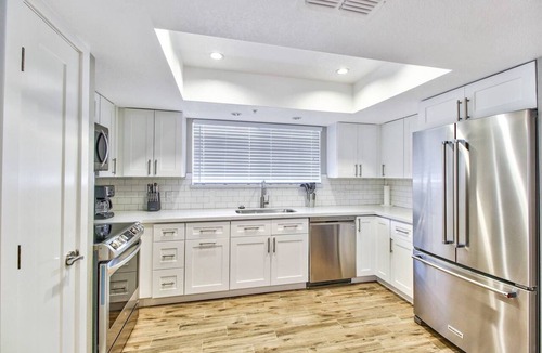 South Scottsdale Condo | FREE GOLF! Pet Friendly, Upgraded, Heated Pool/Spa Minutes to Giants stadium & Old Town Scottsdale!