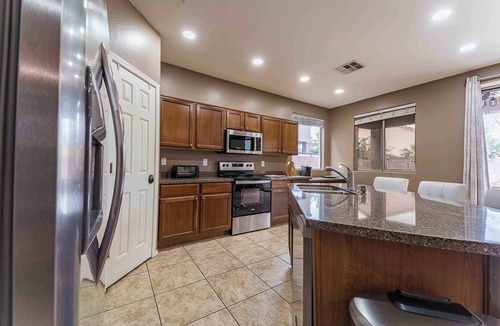 Tamaron House | Free Pool Heat - Modern and Bright, Fire Pit