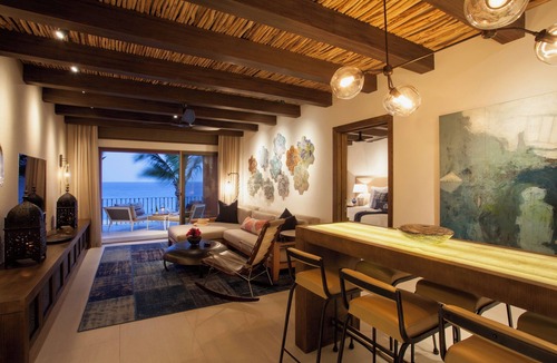 San Jose del Cabo Condo | Fresh 2-bedroom Oceanfront Condo at Intimate Casa Del Mar