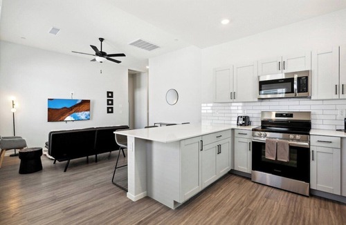 Sundance House | Fresh Modern Home in Canopy w/Pool,BBQ