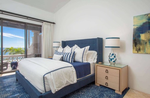 Palmilla Villa | Freshly Remodeled, 2 minute walk to the beach in V