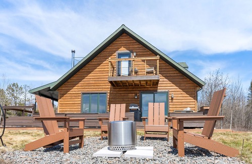 Two Harbors House | Freshly Remodeled Cabin w/stunning Lake Views