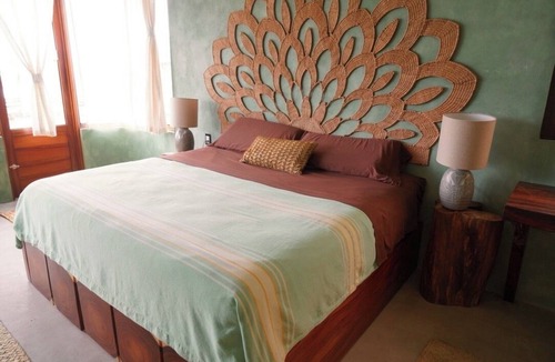 Saladita Hotel | Full House, Walk to Surf, Beach Access, Starlink, Mountain & Ocean Views
