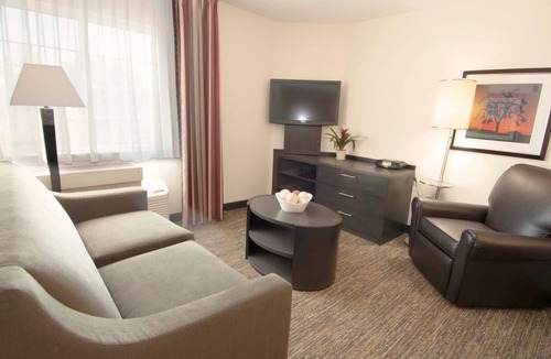 Anaheim Resort Hotel | Full Kitchen & Close to Disneyland & Anaheim Hotspots | 4 Suites Ideal for Group