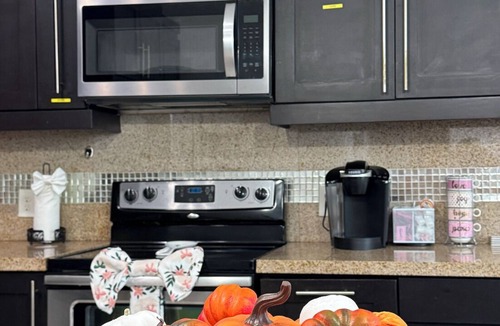 McAllen Condo | Fully Furnished 3BR/2BA Condo with Balcony. Close to Airport, Shopping & Dinning