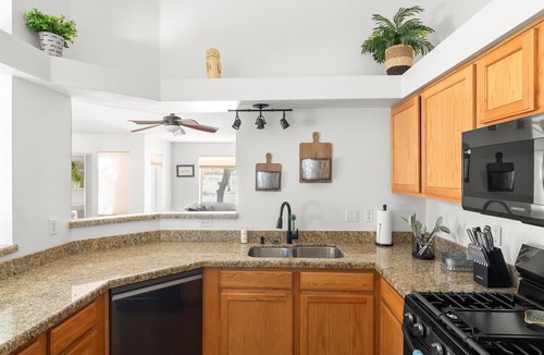 South Mountain House | Fully Furnished Phoenix Home | Workspace | 30+ Day Stays