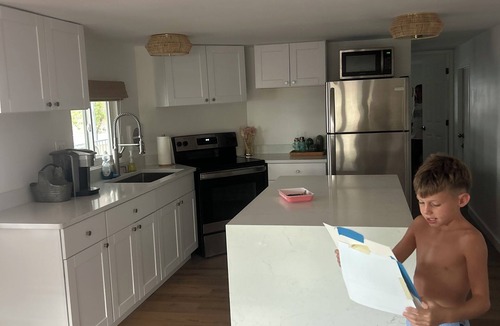 Roosevelt House | Fully remodeled home walking distance to the marina at Lake Rosevelt.