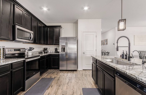 Glendale House | Fun-filled family retreat near stadiums