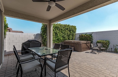 Glendale House | Fun-filled family retreat near stadiums