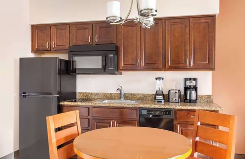 Palo Verde Hotel | Fun-Filled Tucson Retreat | Mini Golf, Outdoor Pool & Close to Zoo & Gardens