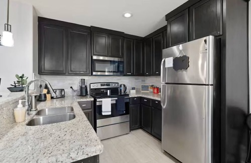 Edinburg House | Furnished 2BR/2BA Monthly Comfy King Workspace + Laundry Near Hospitals