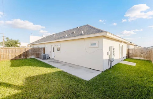 Edinburg Apartment | Furnished 2BR/2BA Monthly Gated Free Parking + Workspace Near Hospitals