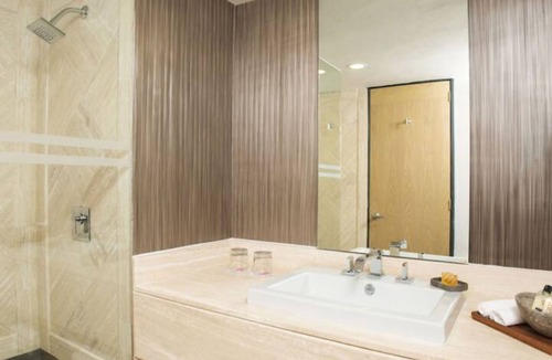Zona Rosa Hotel | Galeria Plaza Reforma - Brisas Business Club