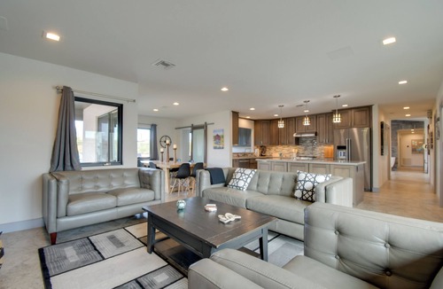 Fountain Hills House | Game Room! Luxury Group Getaway in Fountain Hills