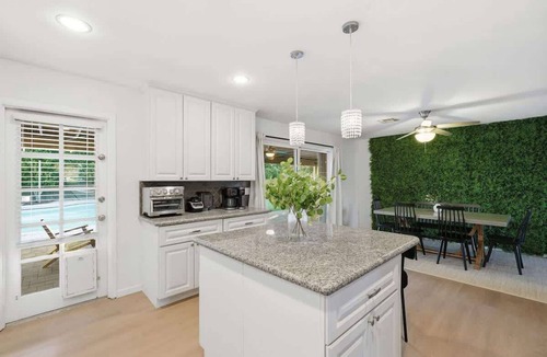Park Scottsdale One House | Games, Fire Pit, 5 min to Old Town, 2 Queen beds, 1 Bunk Bed.