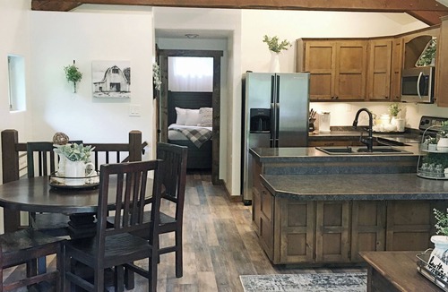 Ronan Cabin | Get away from the stress and strain of life at this romantic mountain cabin.