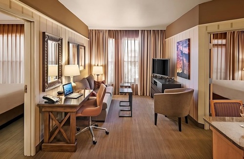 Gainey Village Villas Hotel | Get Ready for Blissful Getaway! Near OdySea Aquarium, w/Pool, Free Parking!
