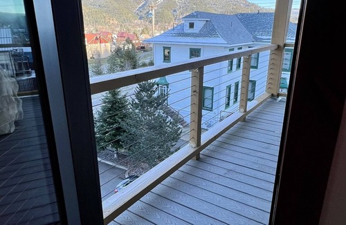 Kellogg Condo | Get Steep and Deep into fun close to bike trails and Silver Mountain Resort!
