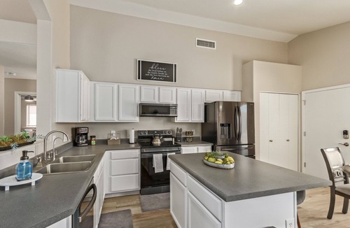 Gilbert House | Gilbert Luxury Remodel ~ EV Charger, 1-Level Comfort, Family & Pet-Friendly