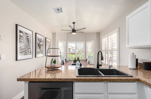 Gilbert House | Gilbert Oasis ~ 5-Star Luxury Remodel! EV Charger, Putting Green & Single Story