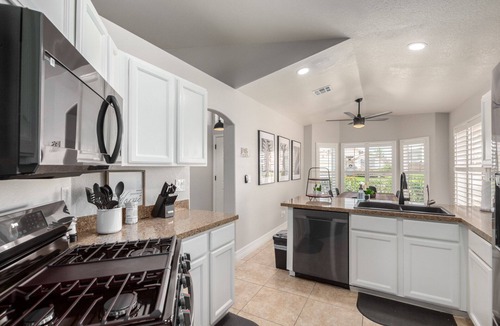 Gilbert House | Gilbert Oasis ~ 5-Star Luxury Remodel! EV Charger, Putting Green & Single Story