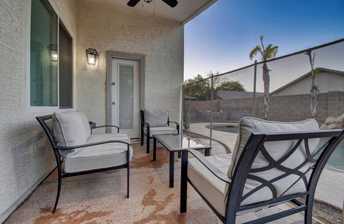 Gilbert Ranch House | Gilbert Ranch Retreat & Non Heated Pool. Walk to Shops and Restaurants.
