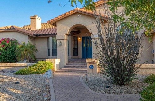 Glendale House | Glendale Paradise | Pool | Pickleball | Putt-Putt